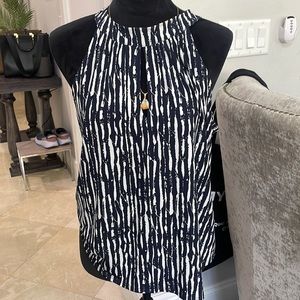 Veronica M top keyhole